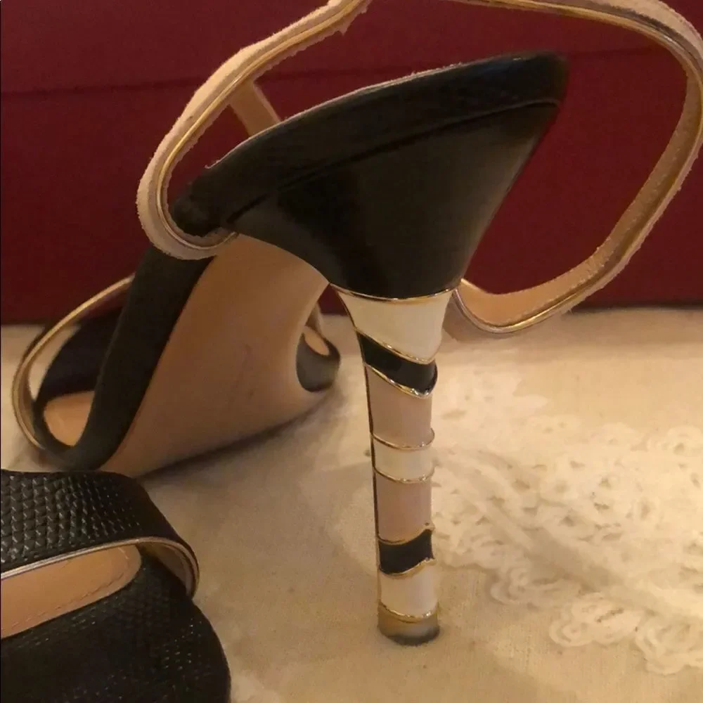 💲⬇️Salvatore Ferragamo T-Strap Monroe Sandals
